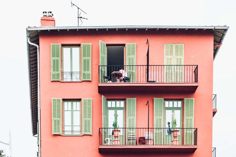 Auf gute Nachbarschaft – Grillen auf dem Balkon