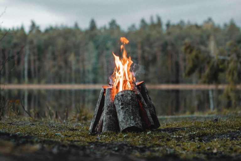 Lagerfeuer als ursprünglichste Form des Grillens