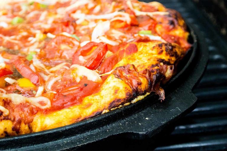 Pizza vom Gasgrill – einfach, schnell & lecker