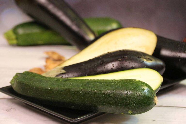 Zucchini mit Rindfleisch-Knoblauchfüllung