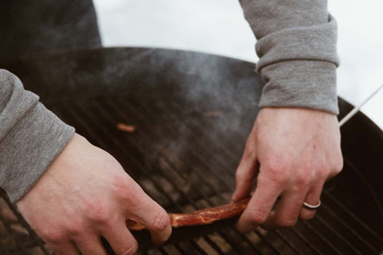 Wintermärchen: Grillen im Iglu