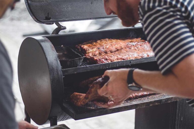 BBQ auf dem Balkon ist …