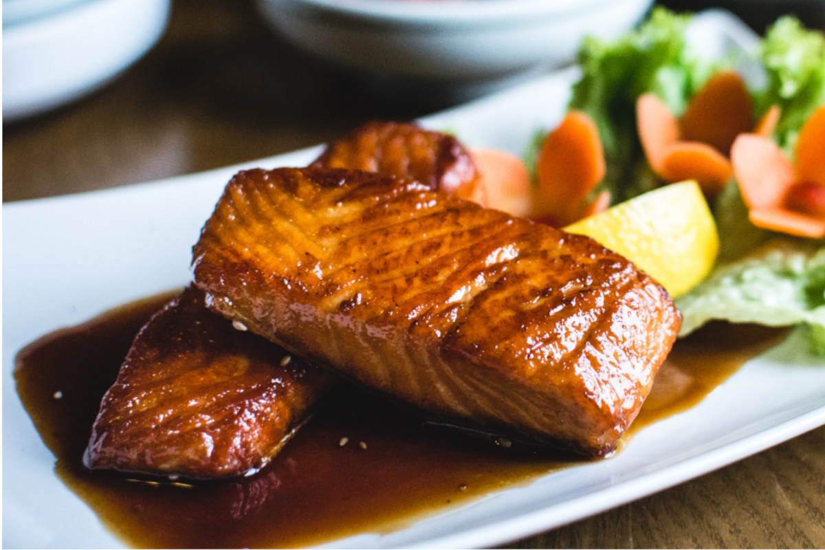 Lachs mit Teriyaki-Sauce