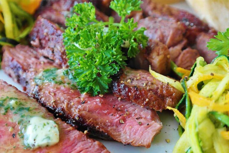 Minutensteaks mit Knoblauch-Zwiebelfüllung