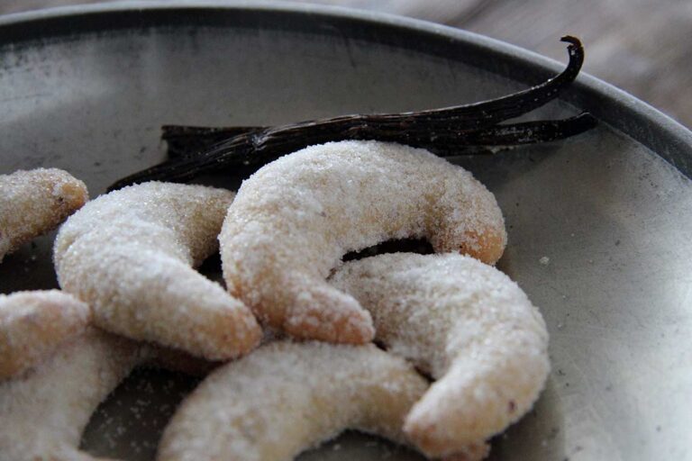 Leckere Kirschpfannkuchen vom Grillrost