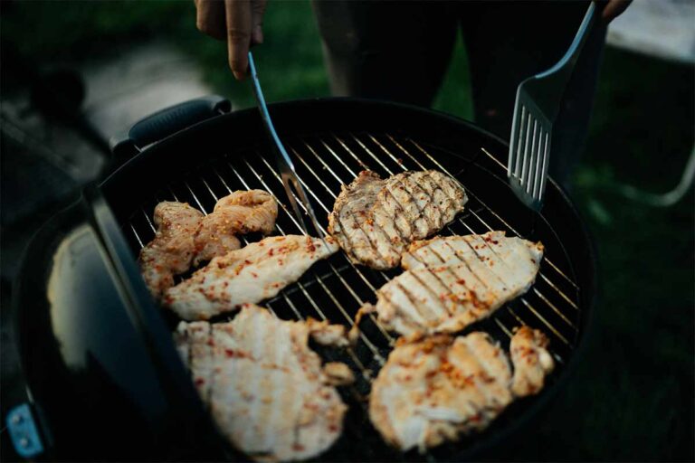 Anfängerfehler: Wenn das Grillgut am Rost klebt