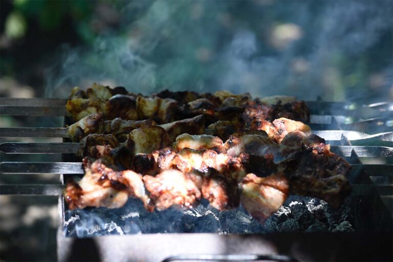 Polentaspieße mit zweierlei Fleisch