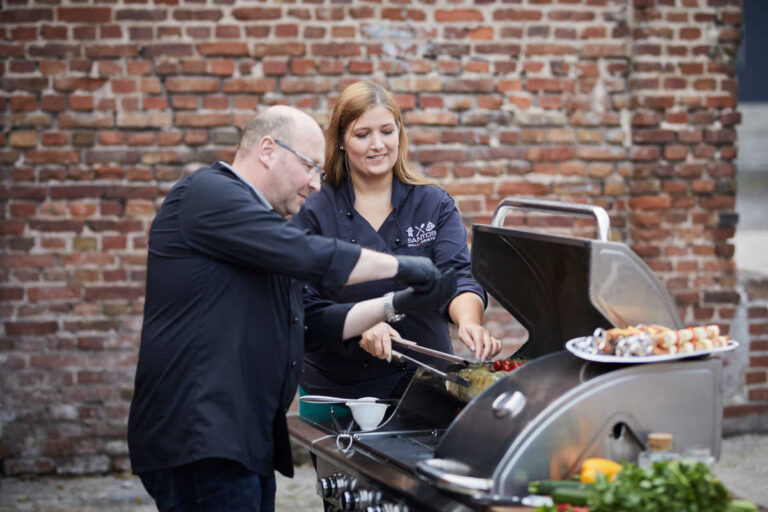 XXL Smoker aus Edelstahl – Brennwagen GTX 63