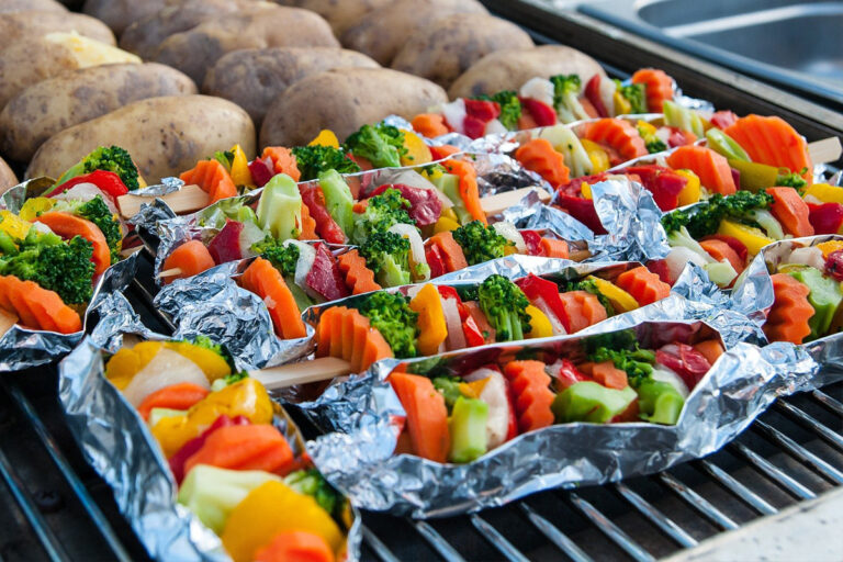 Leckeren Knüppelkuchen und Stockbrot grillen