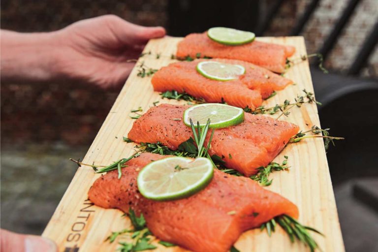 Lachs mit Limette von der Zedernholzplanke