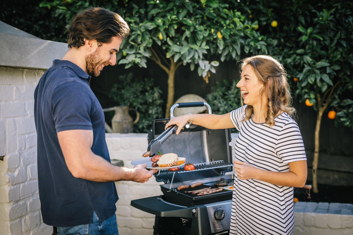 Broil King Gasgrill Porta Chef 320 - 3 Edelstahl Stabbrenner für unterwegs