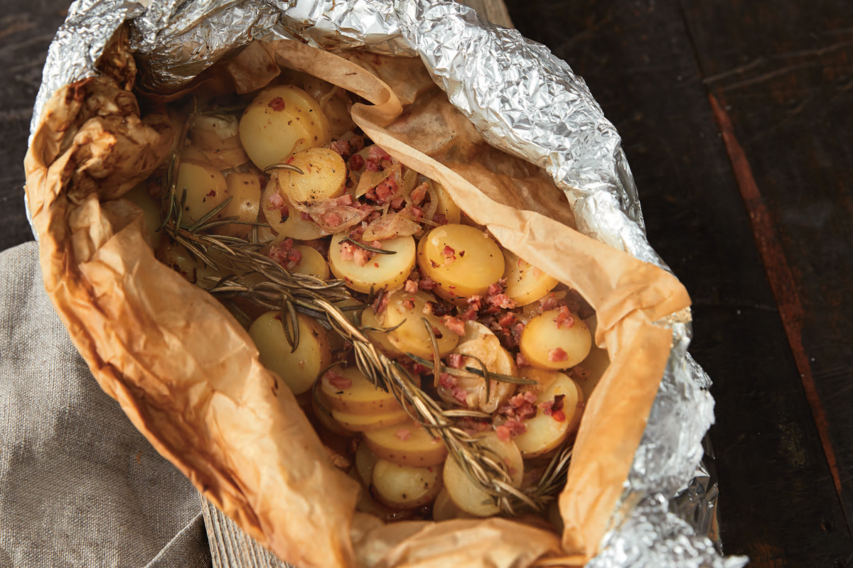 Gegrillter Kartoffelsalat mit Speck