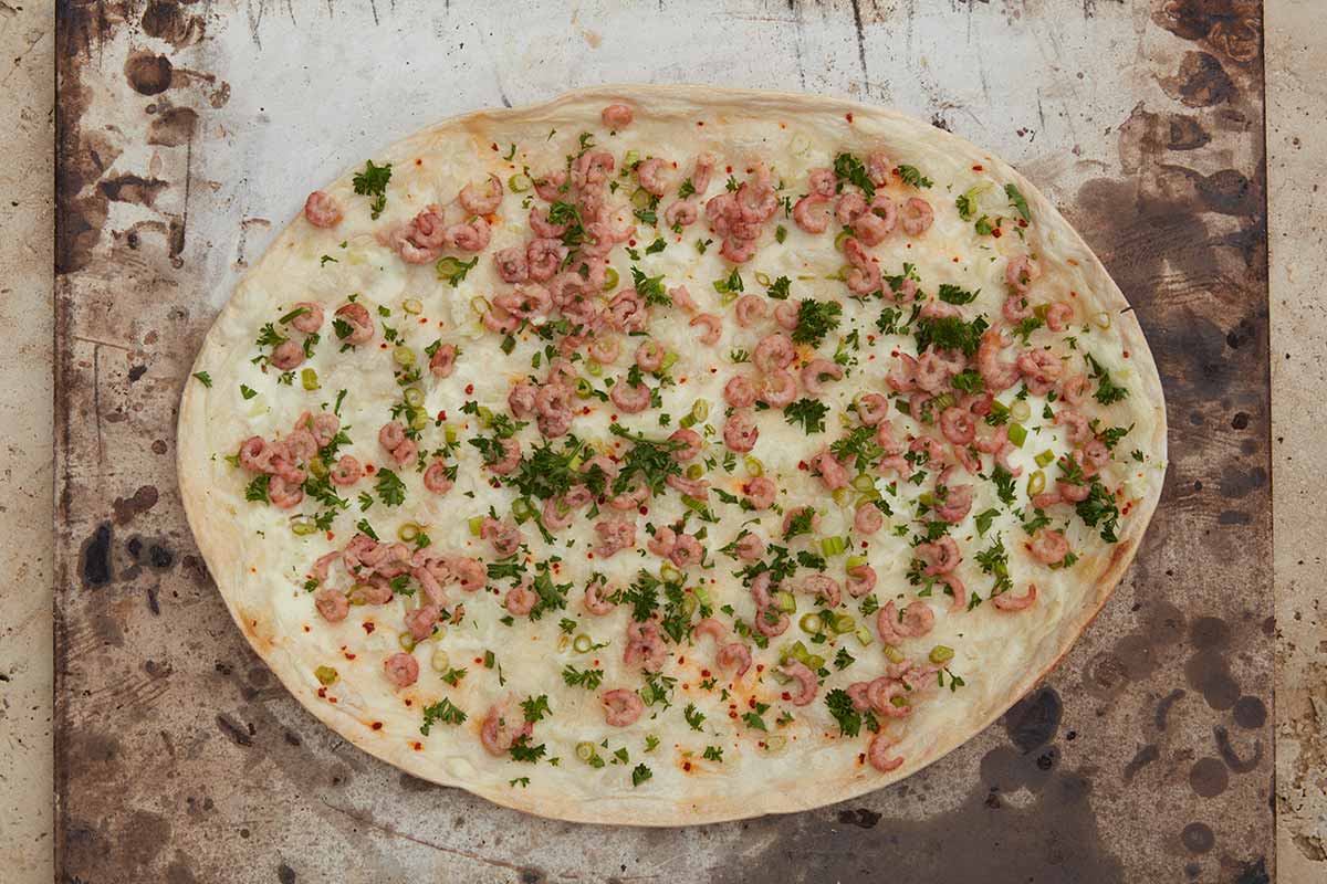 Flammkuchen Krabben, Zwiebeln und Chili