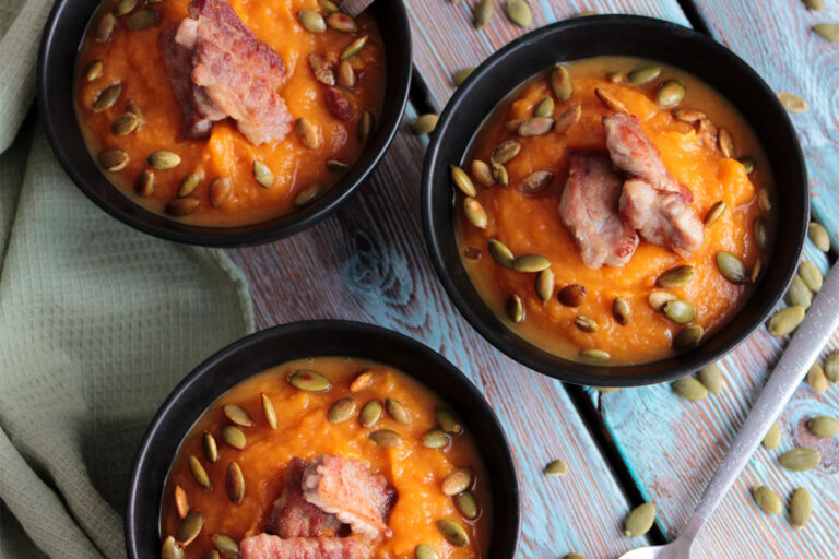 Kürbissuppe mit Paprika aus dem Dutch Oven