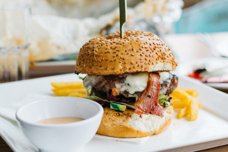 Flank Burger mit Blauschimmelkäse