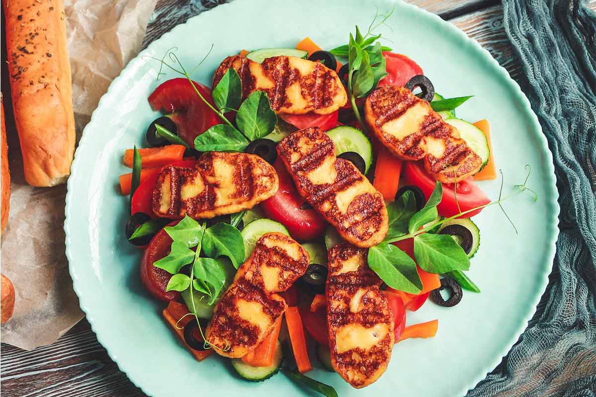 Marinierter Halloumi Grillkäse Salat