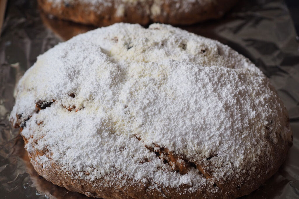 Runder Christstollen aus dem Dutch Oven