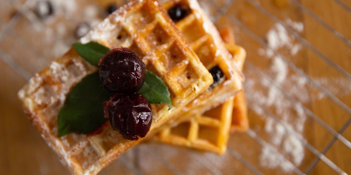 Omas Waffeln vom Grill mit Ananas und Heidelbeeren - SANTOS Grill Magazin