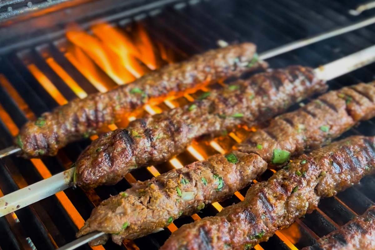 Klassiker aus der Türkei: Köfte-Spieß vom Grill