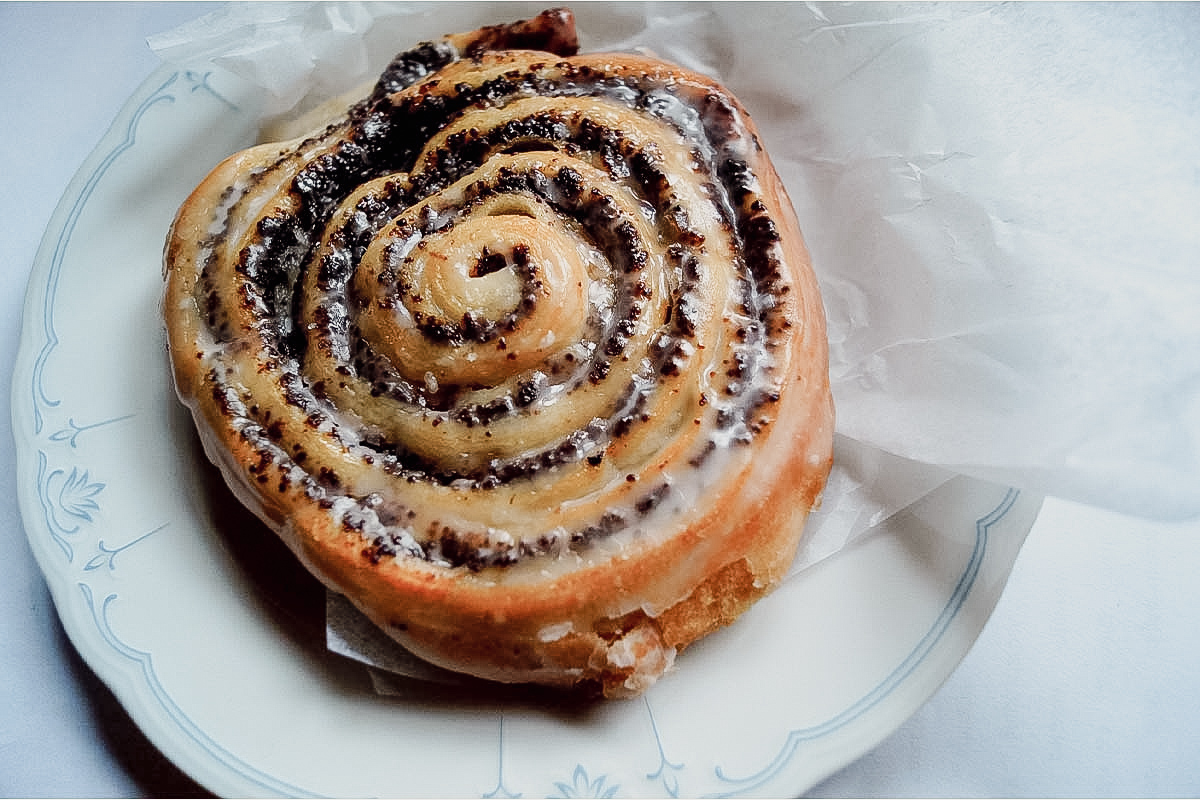 Mohnschnecken mit Pflaumen, Limette und Gewürzzucker - SANTOS Grill Magazin