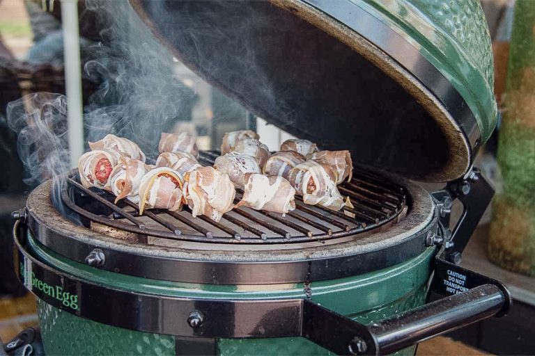 Blattsalat mit gegrillten Feigen und Halloumi