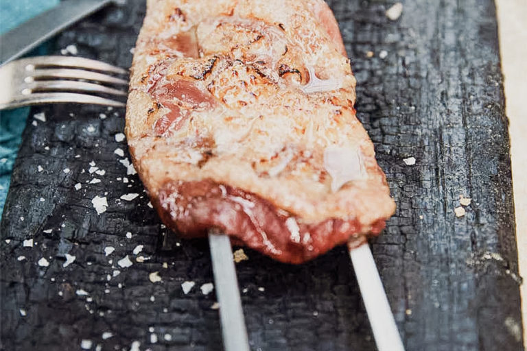 Lammkoteletts mit saftigen Orangenscheiben