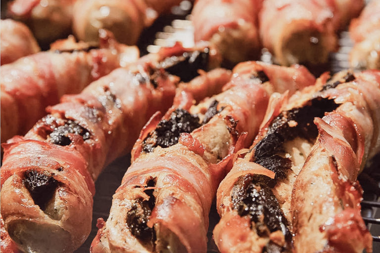 Mohnschnecken mit Pflaumen, Limette und Gewürzzucker