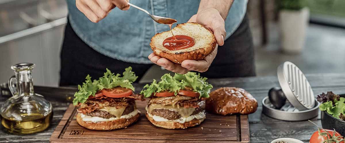 Cheeseburger mit Bacon und Röstzwiebeln