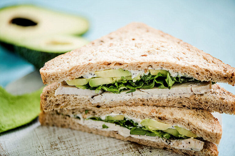 Cremiger Avocado-Hühnchen-Salat