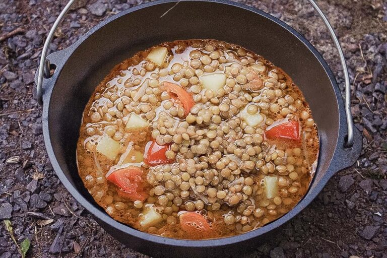 Linsensuppe im Dutch Oven