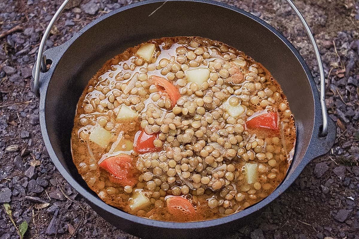 Linsensuppe im Dutch Oven