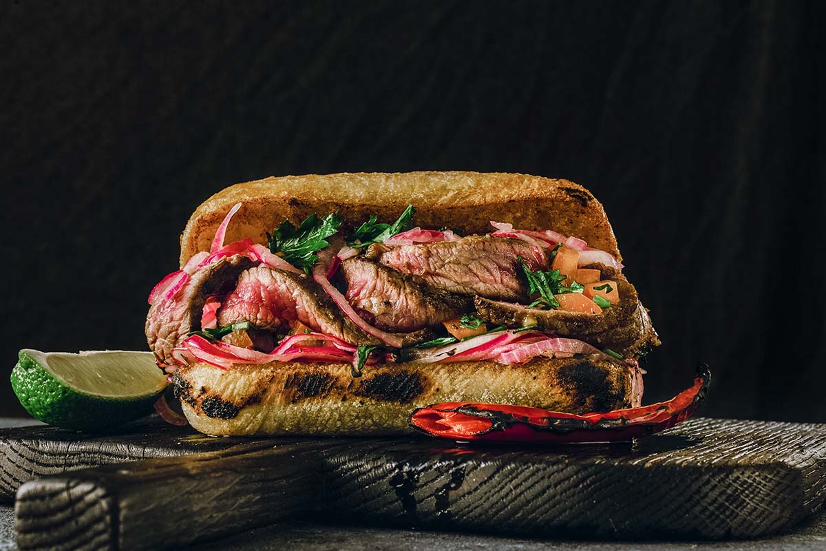 Saftiges Steak Sandwich vom Grill