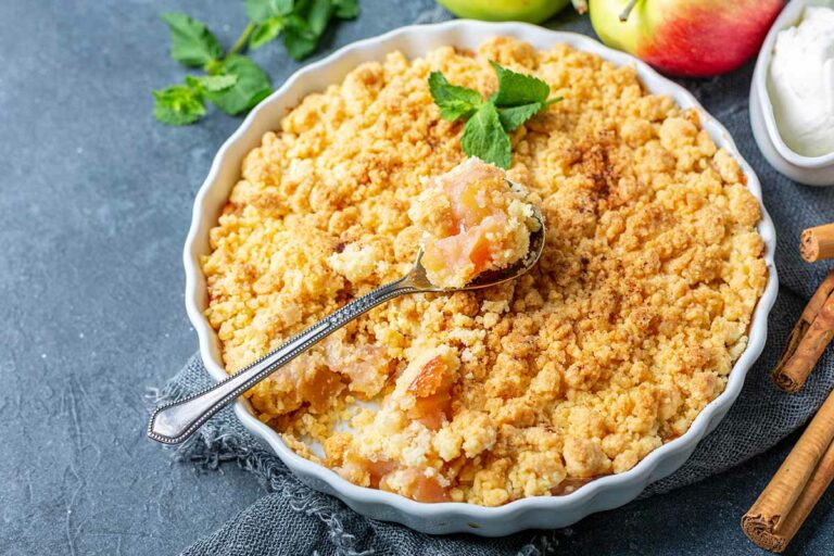 Apple Crumble vom Grill mit Vanilleeis