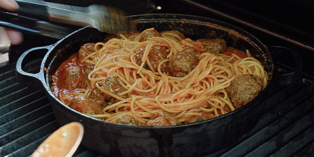 Meatball Pasta aus der Gusspfanne