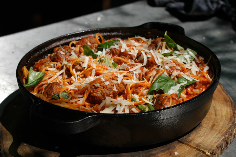 Meatball Pasta aus der Gusspfanne