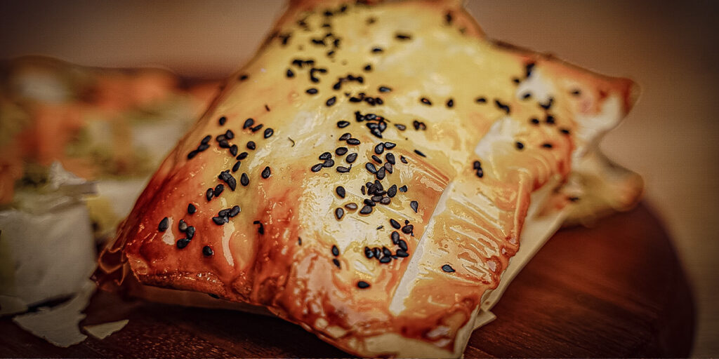 Gefüllte Maultaschen im Blätterteigmantel mit Käse & Jalapeños