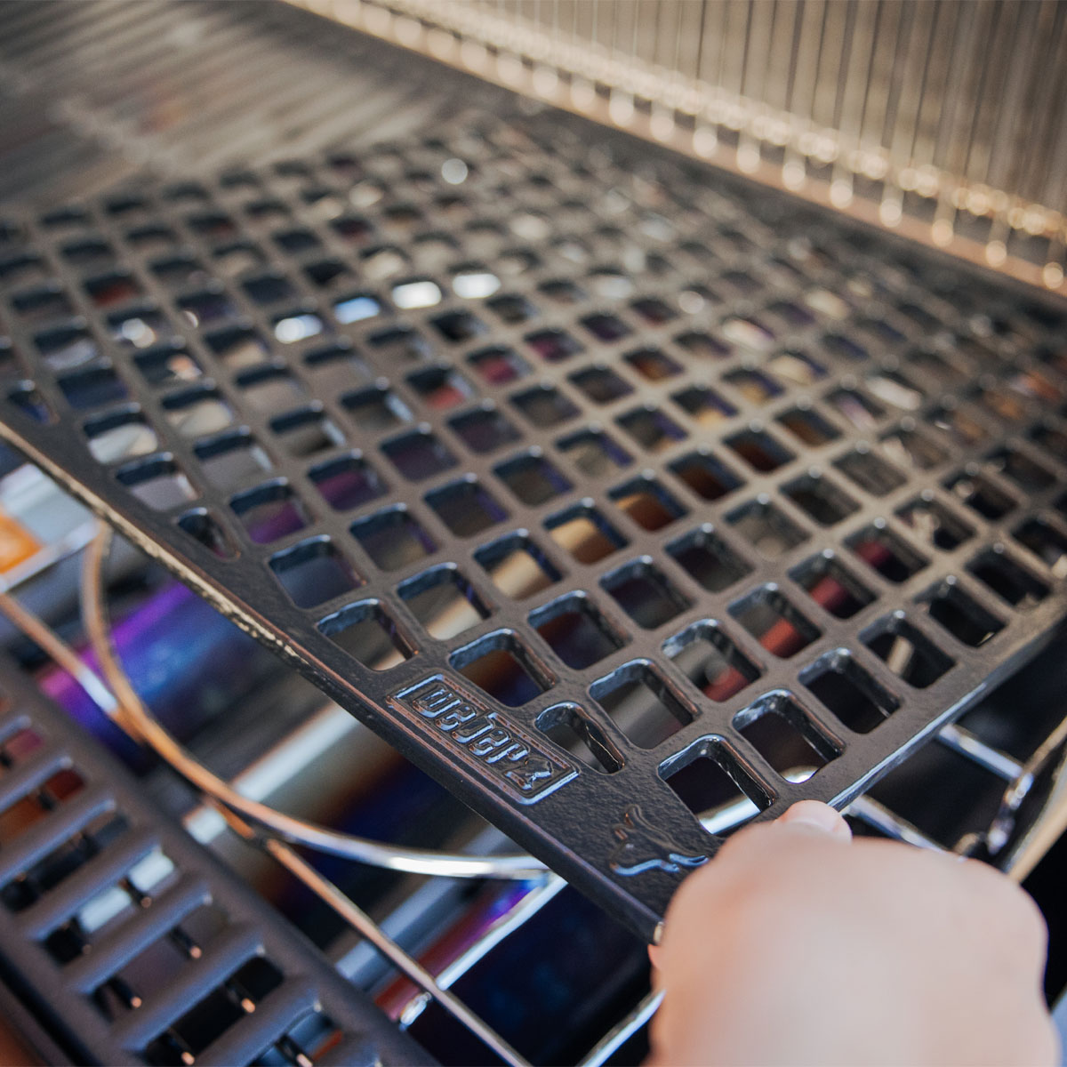 Problemloser Wechsel des Weber CRAFTED Sear Grate 