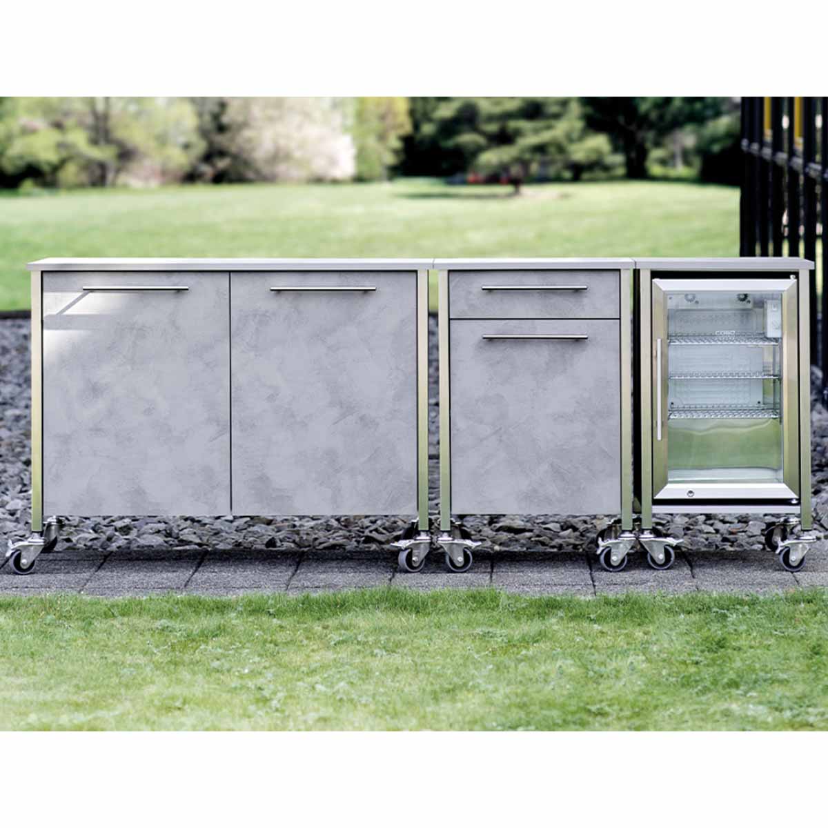 Der ECKAT „Der Klassiker“ Außenküchenschrank, mit Rollen im Freien Der ECKAT „Der Klassiker“ Außenküchenschrank, mit Rollen im Freien