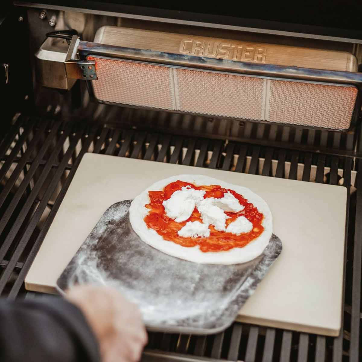 Enders Pizzastein, 40 x 30 cm, Pizza auflegen