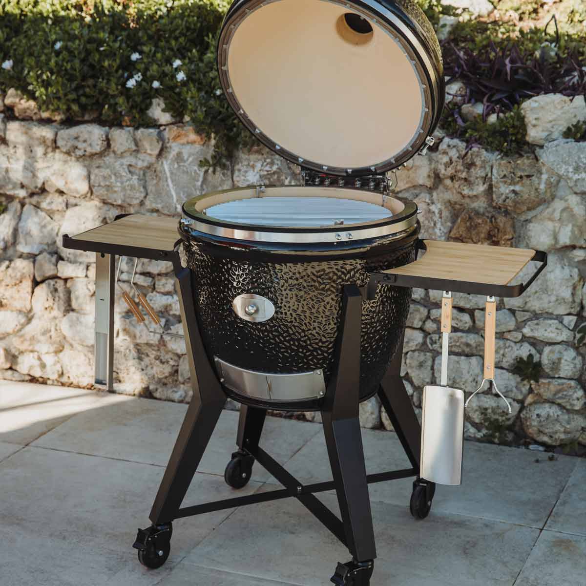 Monolith Keramikgrill Two.55 inklusive Gestell und BBQ Guru Lüfter, geöffneter Deckel