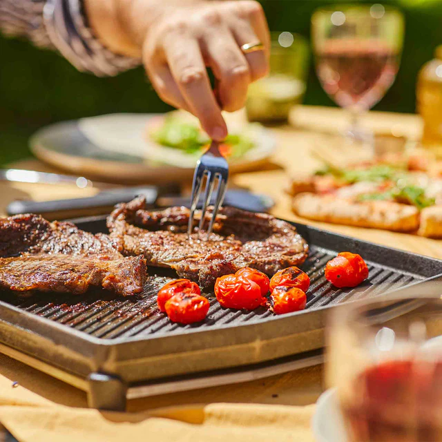 Ooni Dual-Sided Grizzler Plate – Doppelseitige Gusseisen-Grillplatte für Pizzaöfen