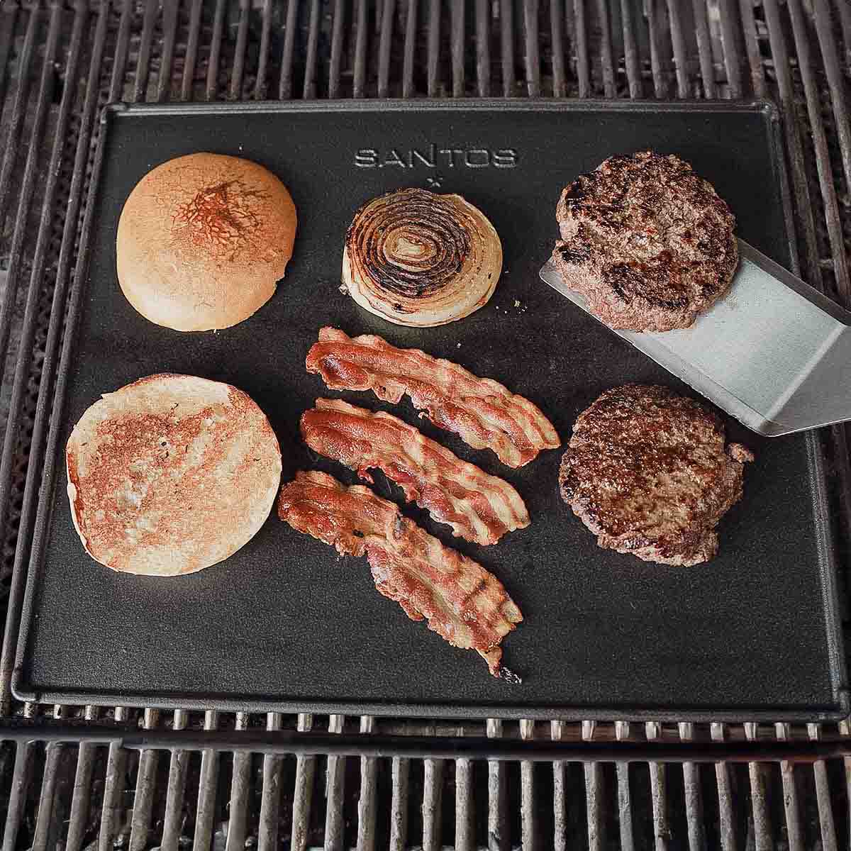 SANTOS Wende-Grillplatte Gusseisen für Broil King Baron / Crown / Triton 3 / Triton 4 | 43,3 x 32 cm