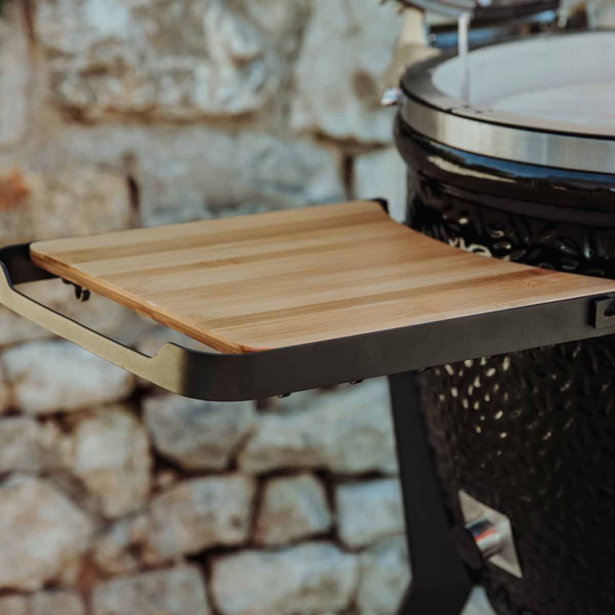 Monolith Keramikgrill Two.55 mit Bambus Seitenablage