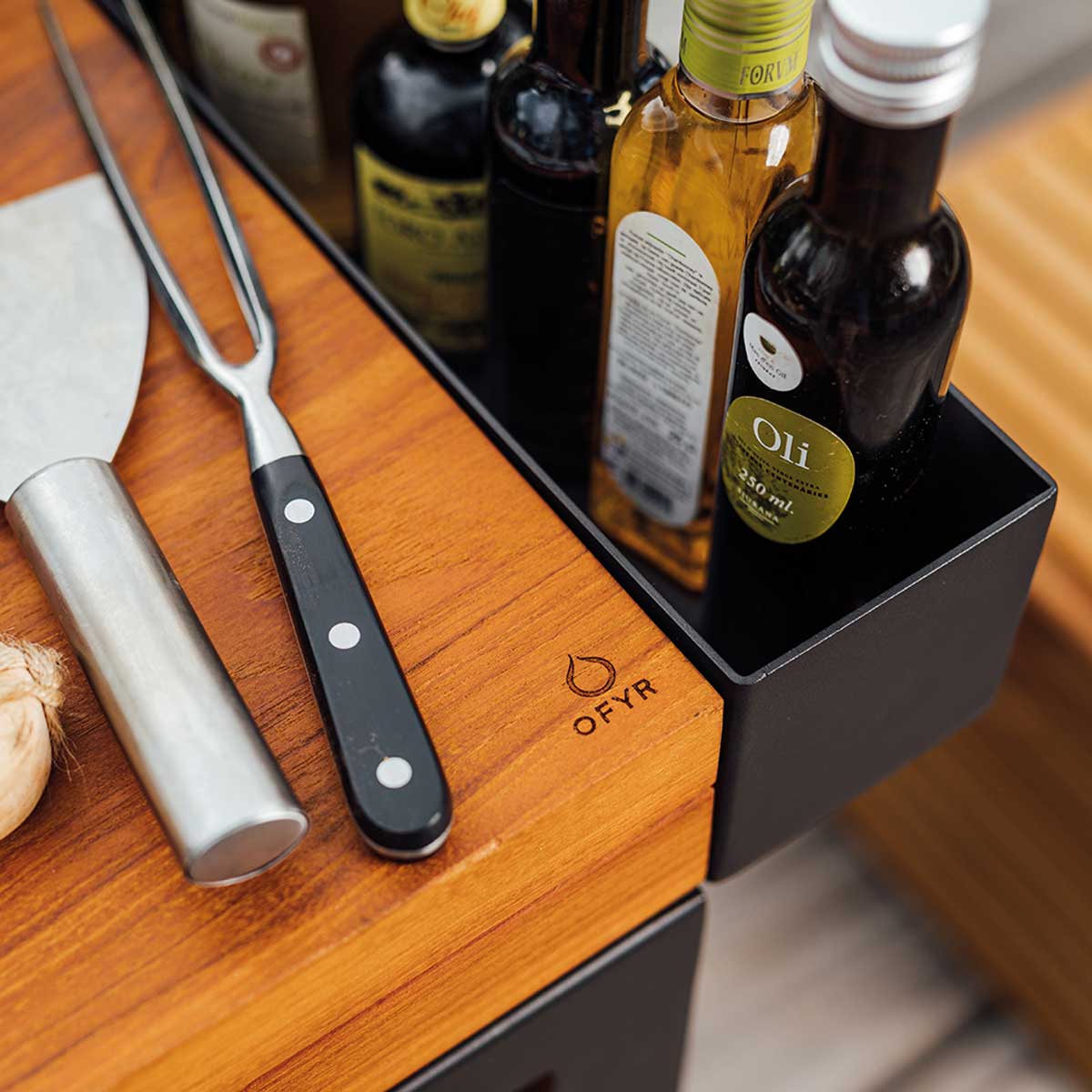 OFYR-Island+ Black 100 Teak Wood