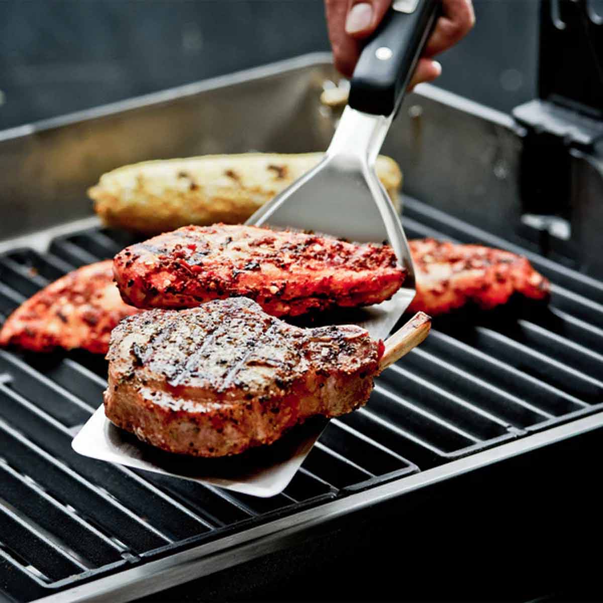 Broil King Grillwender Imperial | Steak auf Schaufelfläche