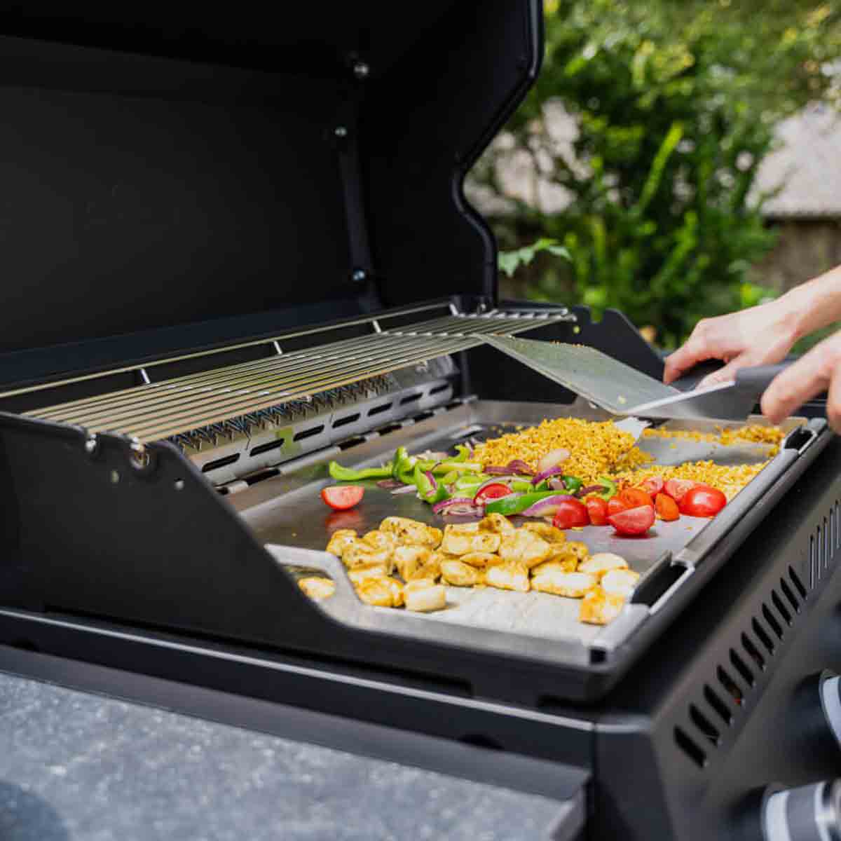 Napoleon Einbaugrill 300-Series 32 Zoll in Mattschwarz, Plancha separat erhältlich