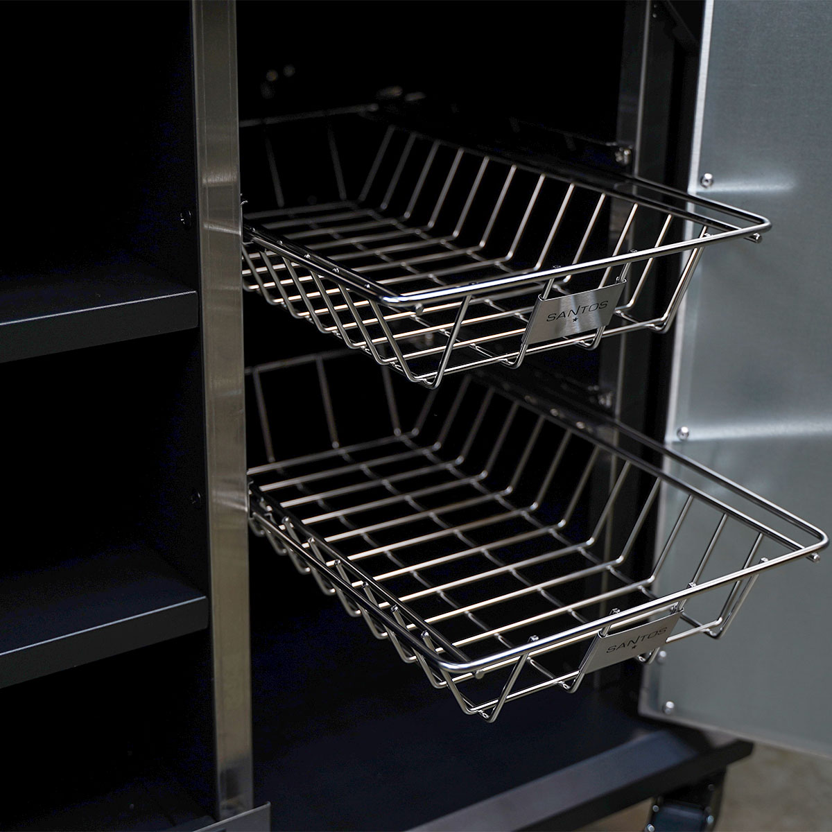 SANTOS BBQ Cart Pro in Matt Schwarz, herausnehmbare Edelstahl-Auszugskörbe SANTOS BBQ Cart Pro in Matt Schwarz, herausnehmbare Edelstahl-Auszugskörbe