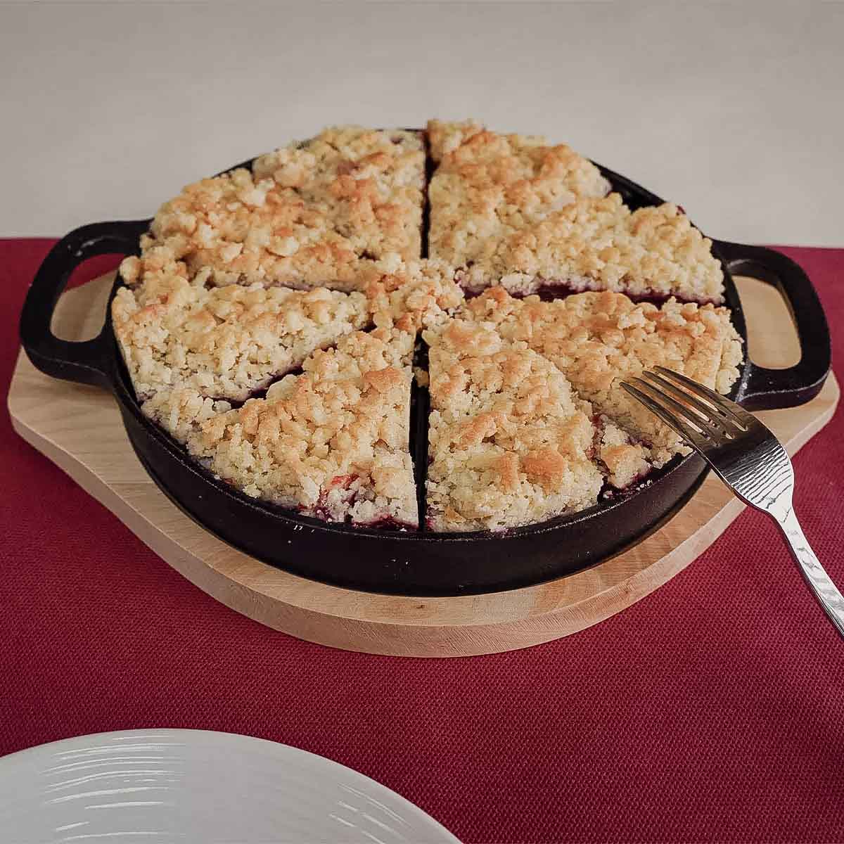 SANTOS Wedge Pan mit Holz-Serviertablett Ø 21,5 x 3 cm, Gusseisen SANTOS Wedge Pan mit Holz-Serviertablett Ø 21,5 x 3 cm, Gusseisen