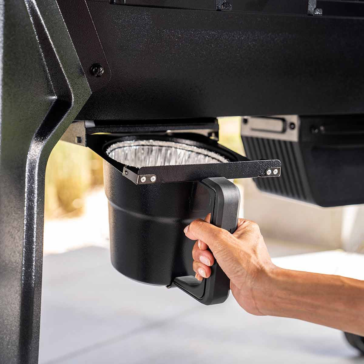 Traeger Woodridge Bundle