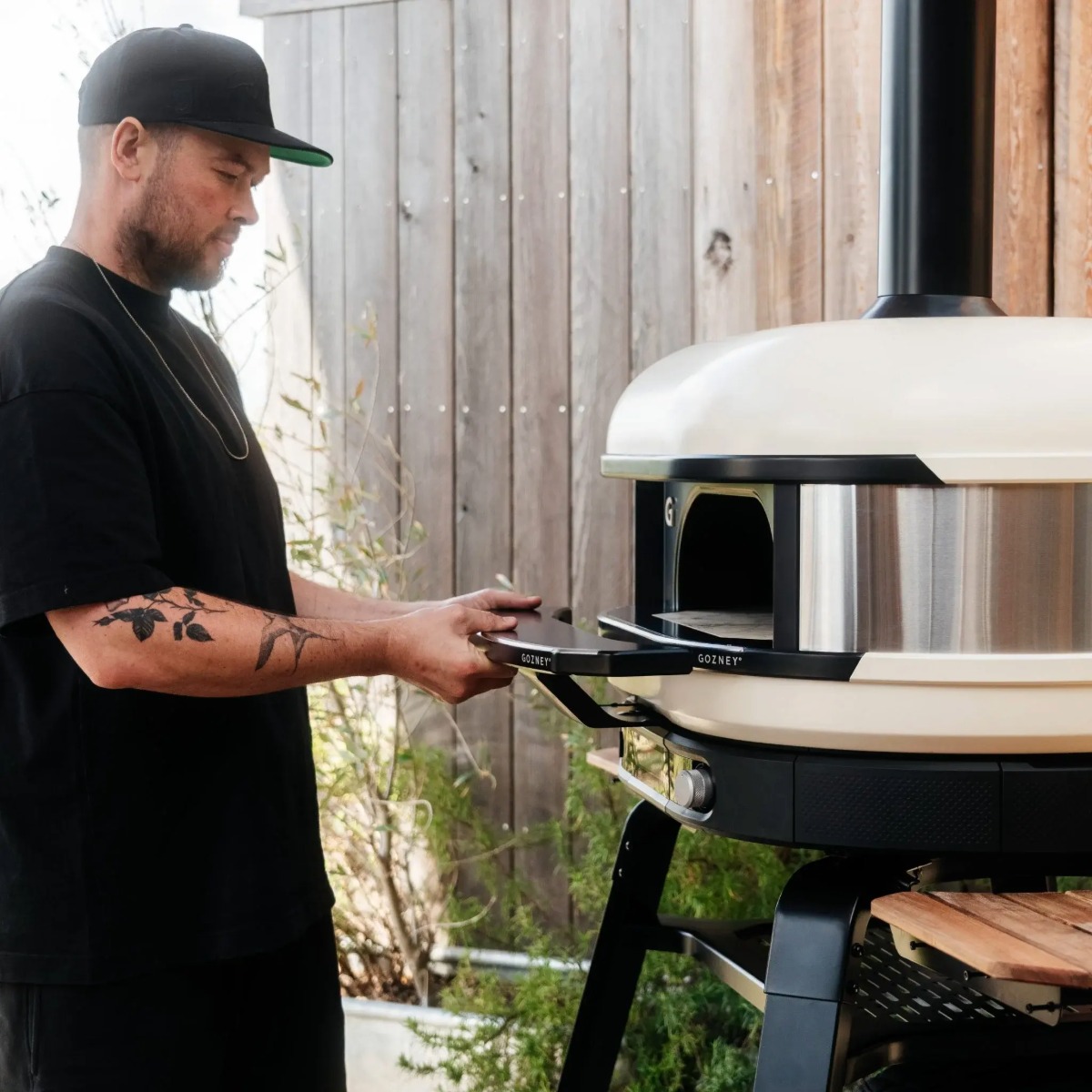 eingesetzte Frontablage an Pizzaofen 